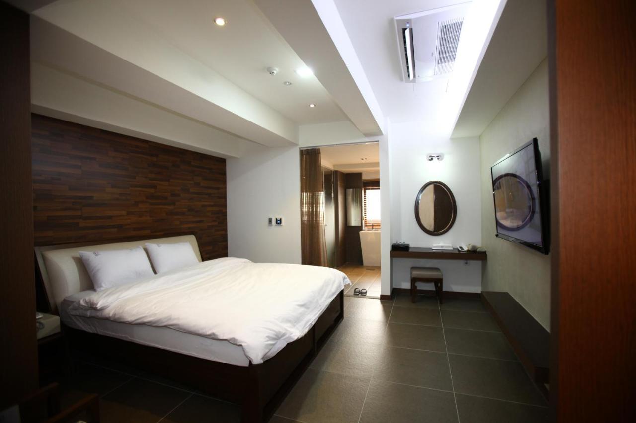 Suwon Reve Hotel Exterior photo